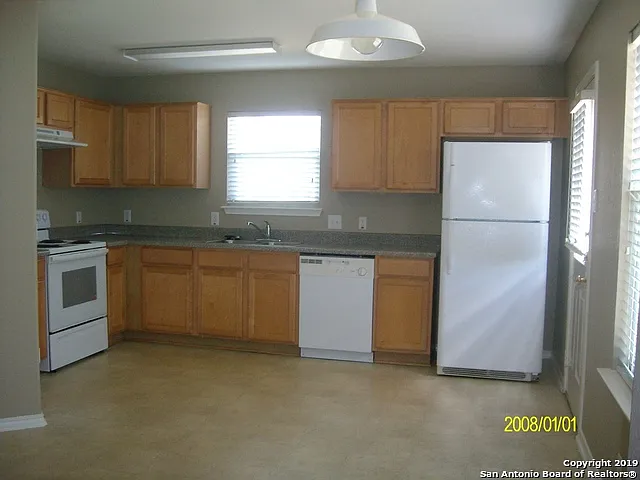 1122 Cockroft Dr — Photo 6