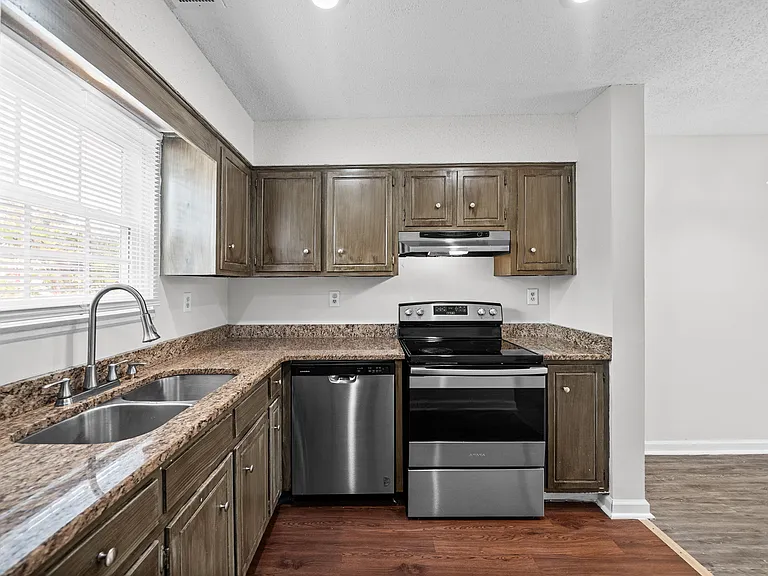 105 Greenland Ct — Photo 13