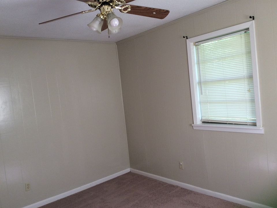 Bedrooms have lge closets