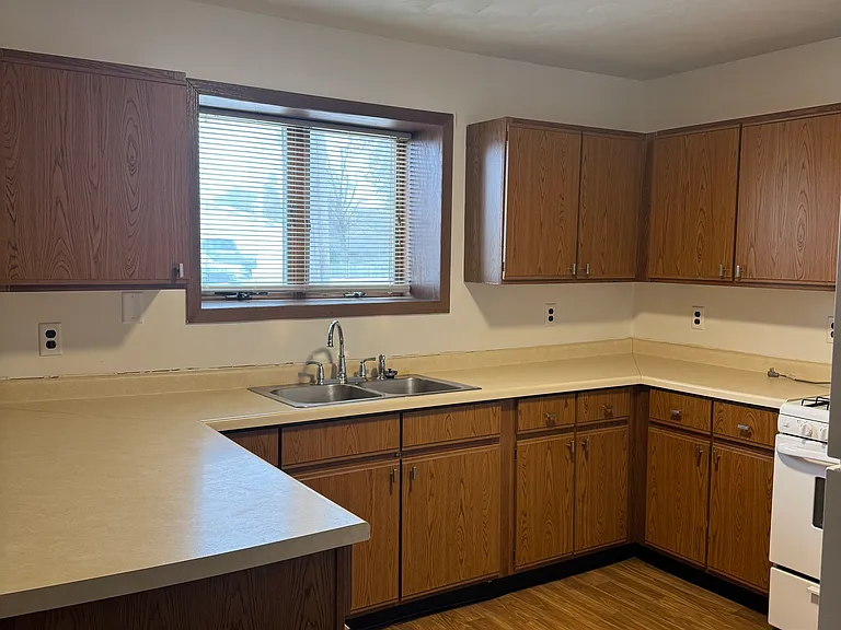 101 W Hennepin St #3 — Photo 2