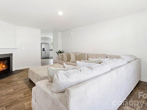 5th image of 3157 Green Apple Dr