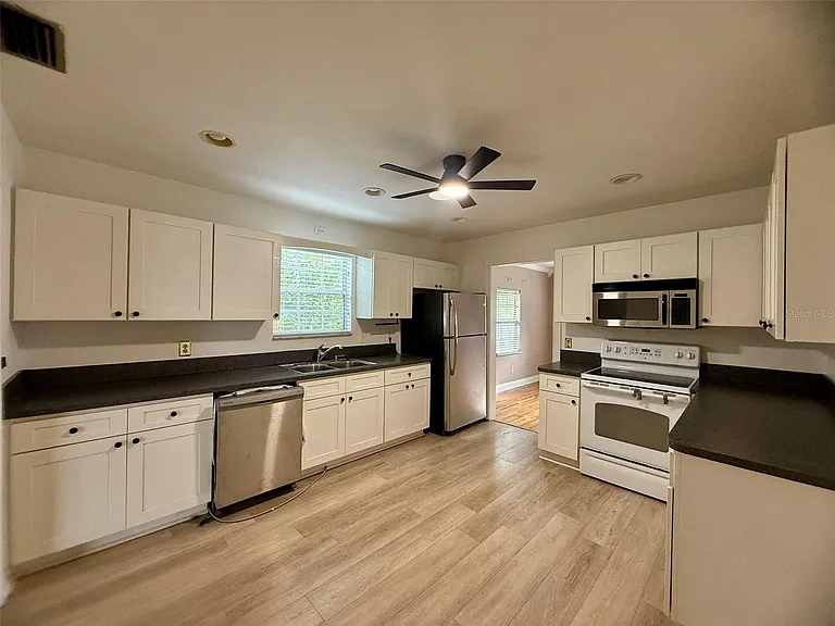 702 Avenue H NE #702 — Photo 6