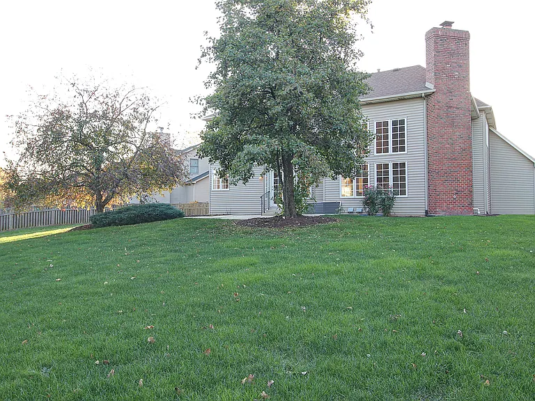 26025 Whispering Woods Cir — Photo 40