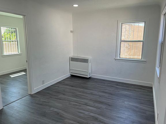 3rd image of 2056 1/2 W 67th St