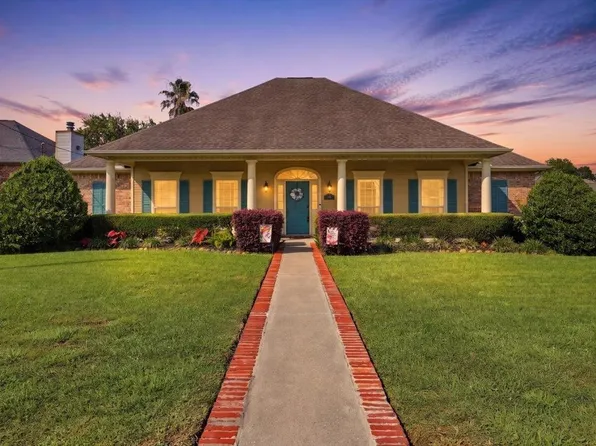 303 Knights Row, Nederland, TX 77627