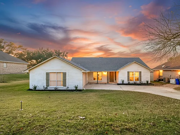 1328 Green Briar Dr, Huntsville, TX 77340