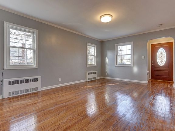 4th image of 208 Brown Ave