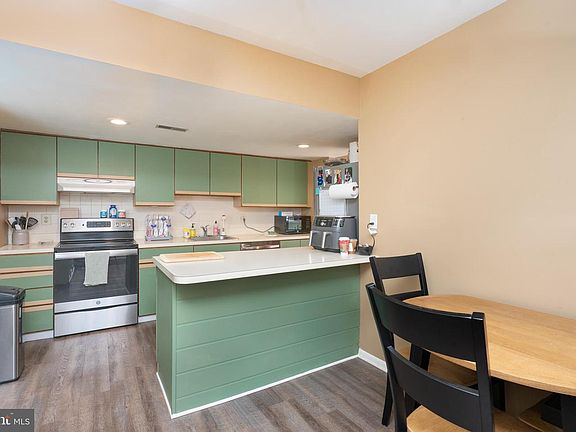 3rd image of 428 Bridge St