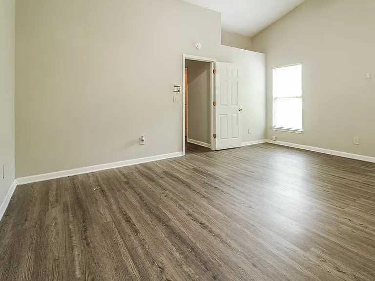 5729 Lakeview Cir — Photo 13