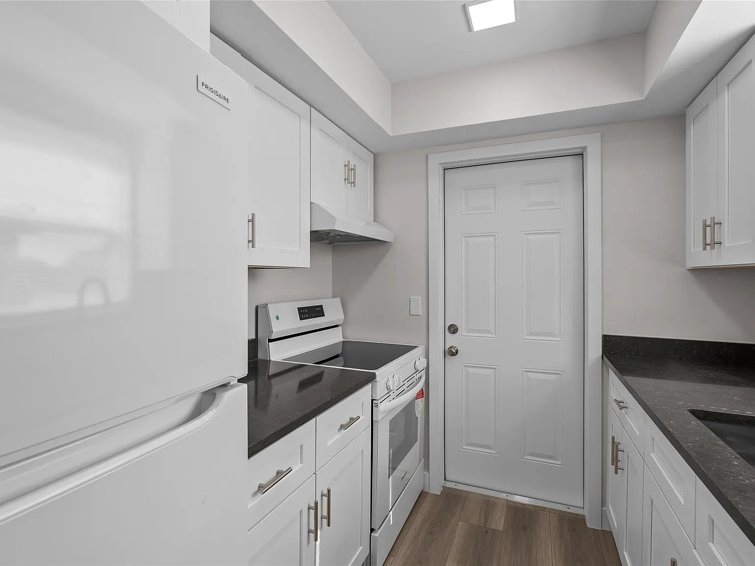 1 bed, 1.0 bath, 640 sqft, $1,600 — Photo 4