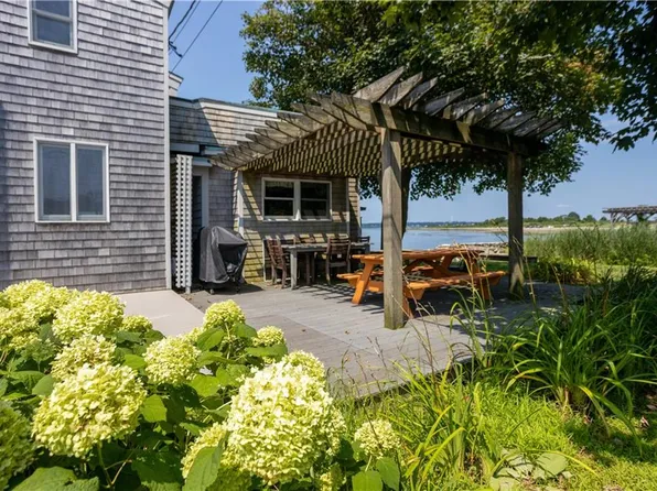42 Driftwood Dr, Tiverton, RI 02878