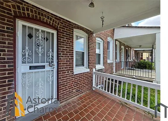 1418 Dukeland St — Photo 2