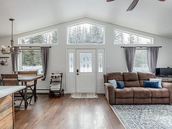 2nd image of 1093 Acorn Cir