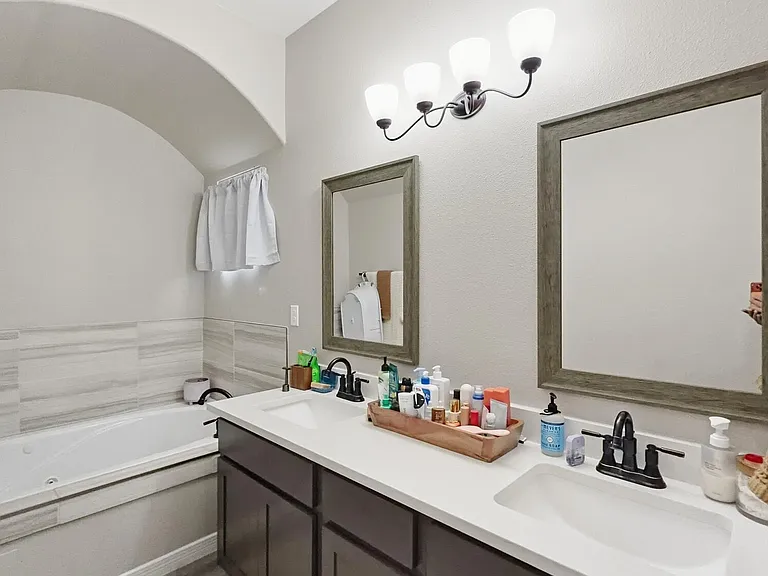 12805 Kingsbury Ave — Photo 14