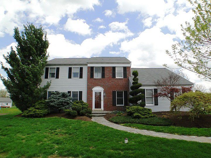 1st image of 1409 Holly Dr