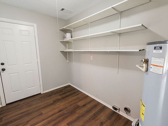 5th image of 830 Trailwood Dr E