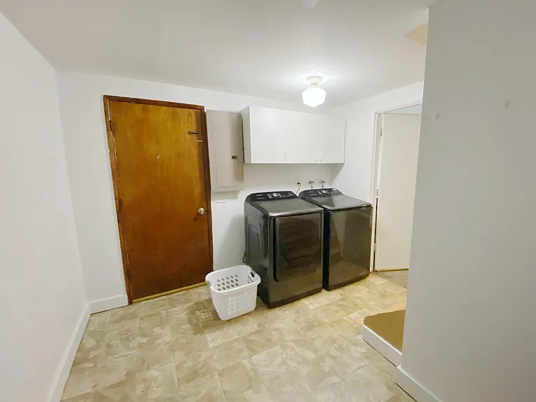 Downstairs Laundry Utility Room