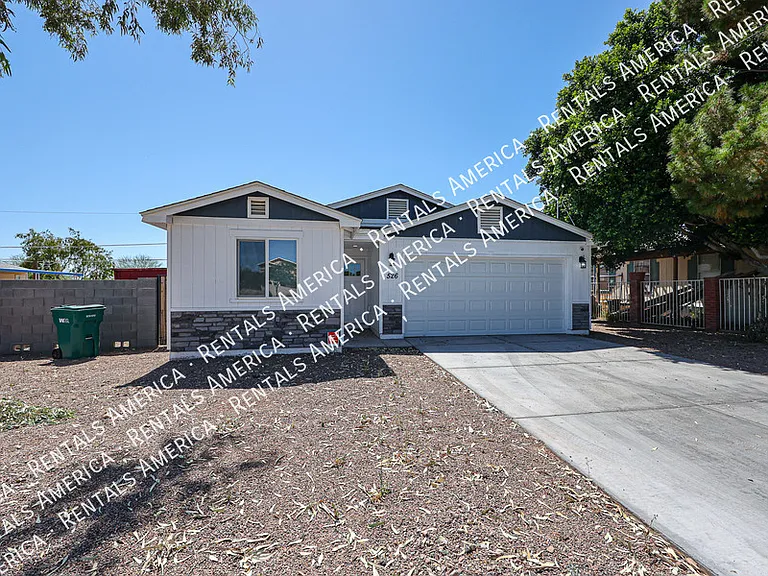 526 S Crismon Rd — Photo 2