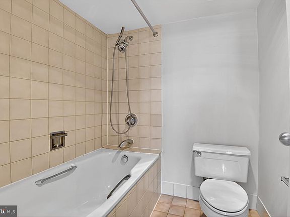 2nd image of 1808 Old Meadow Rd APT 1105