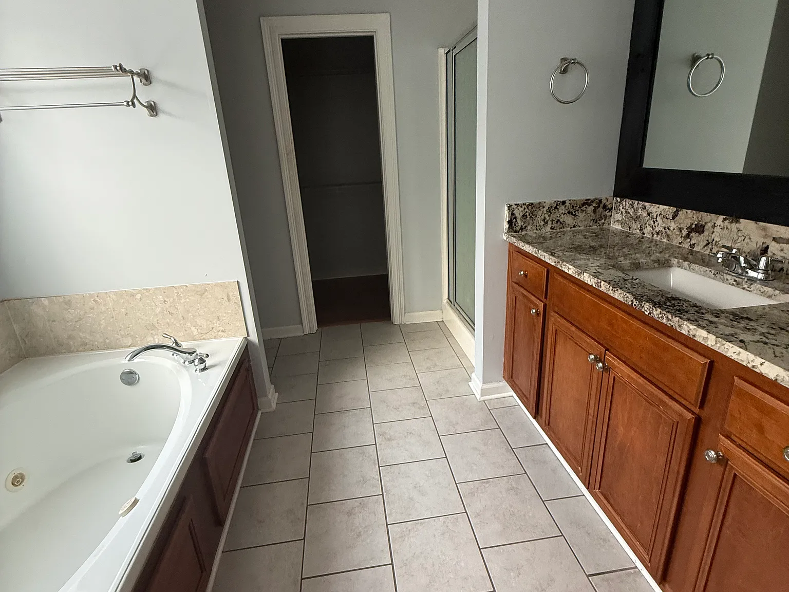 1007 Southlake Cir — Photo 4