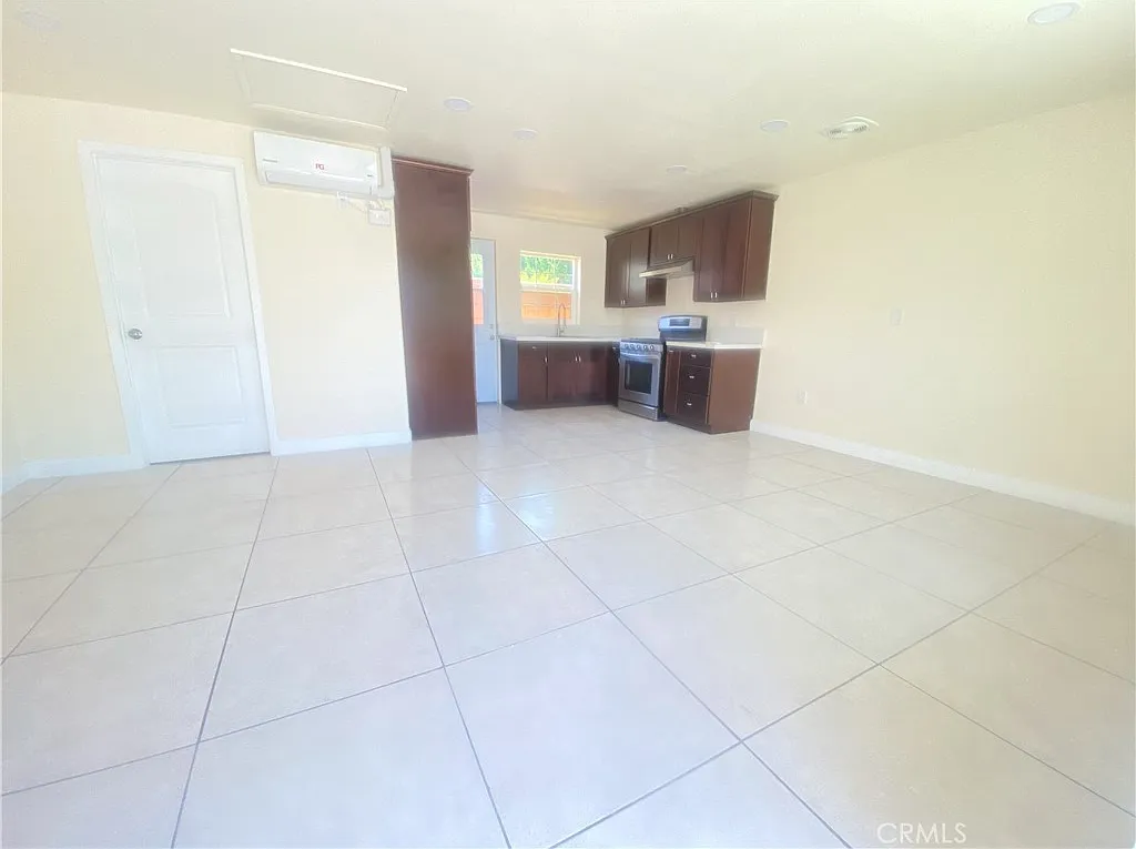 Studio, 400 sqft, $1,800 — Photo 2