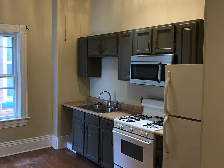 1600 Beechwood Ave #4 — Photo 9
