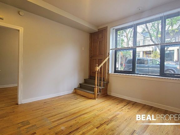 2nd image of 1101 W Wellington Ave