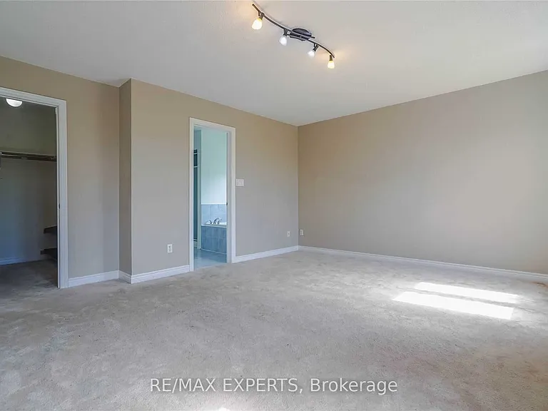 33 Saltspring Dr — Photo 15