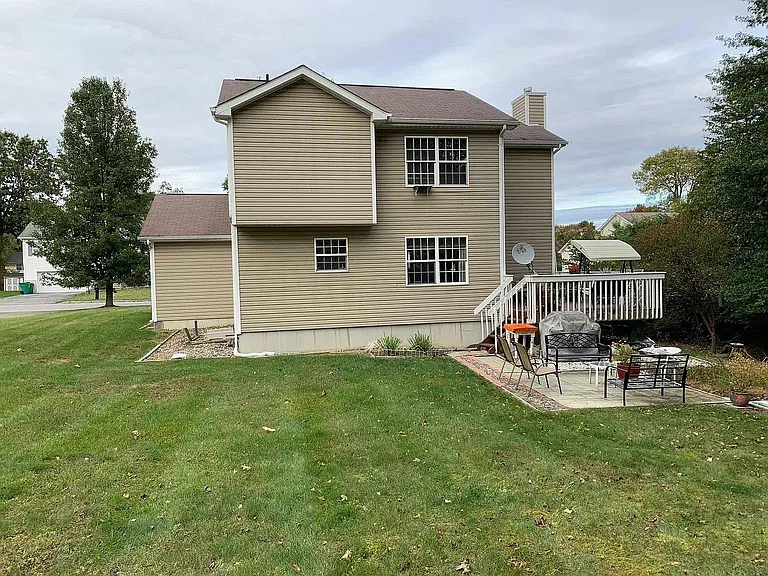 43 Autumn Dr — Photo 2