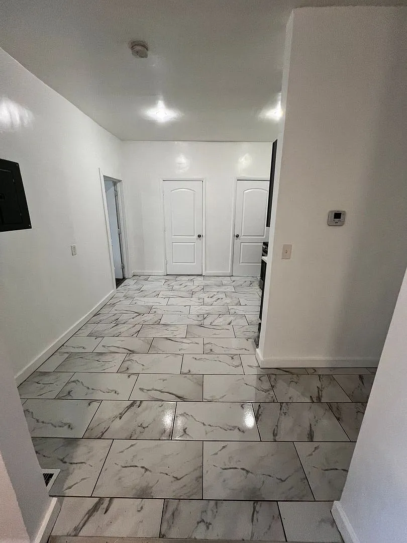 Updated 2-Bedroom Lower-Level Unit in 4-Plex — Photo 4