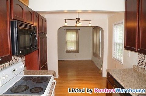 3rd image of 1246 Hoyt Ave W