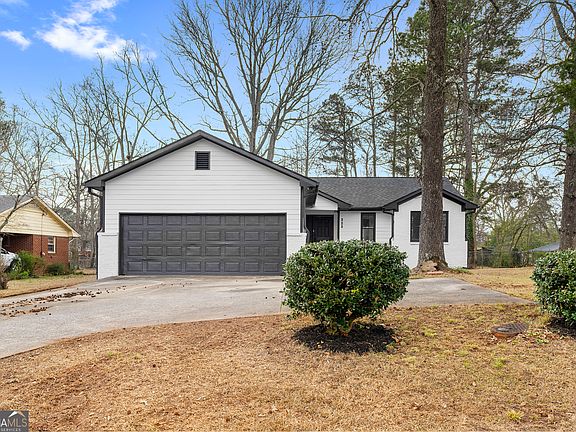 2nd image of 323 Lumpkin St
