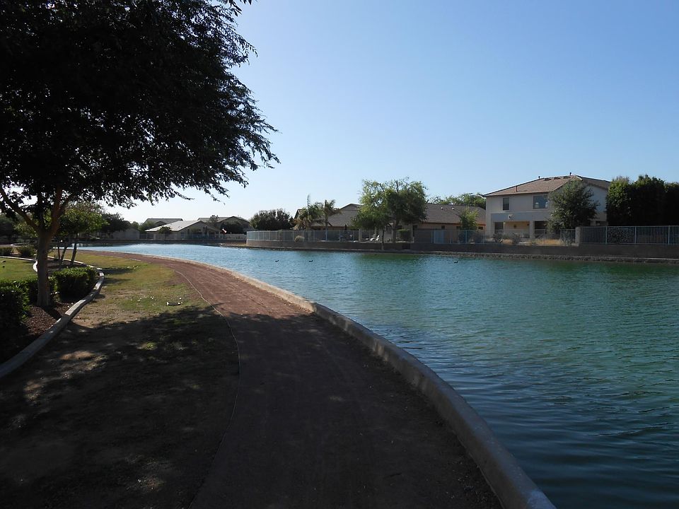 Lakes just 2 blocks away!