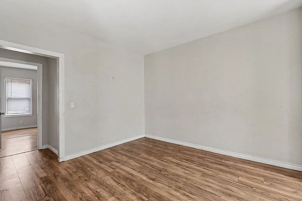 3 bed, 1016 sqft, $1,999 — Photo 4