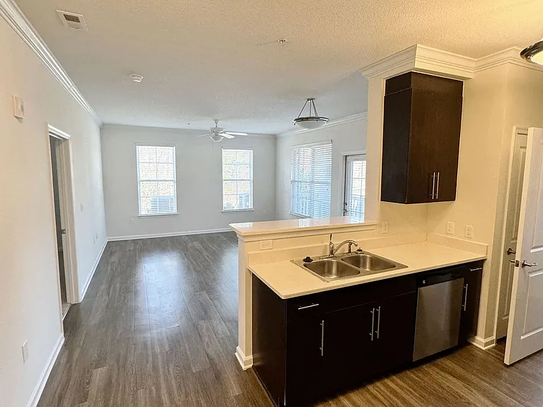 Belmont at Tryon Apartments — Photo 121