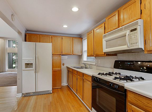 5th image of 10504 S 82nd Ct