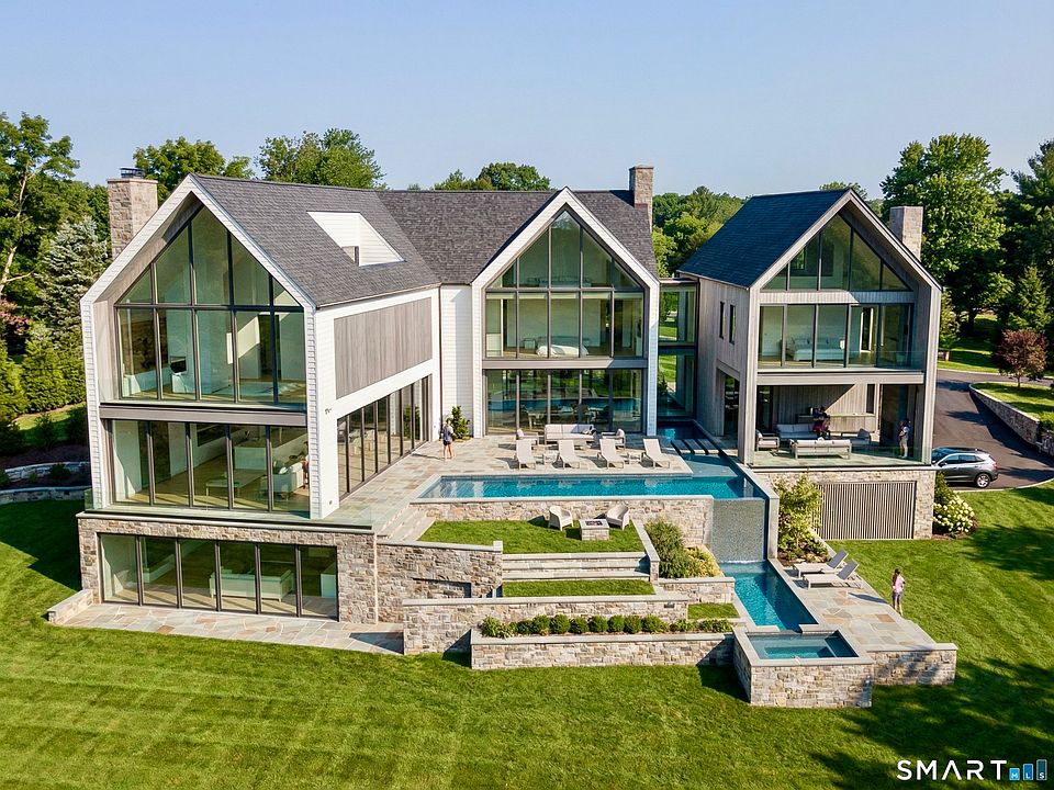 1st image of 11 Beachside Common