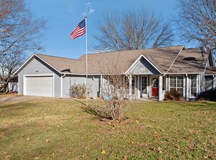 827 Apple Dr, Grove, OK 74344