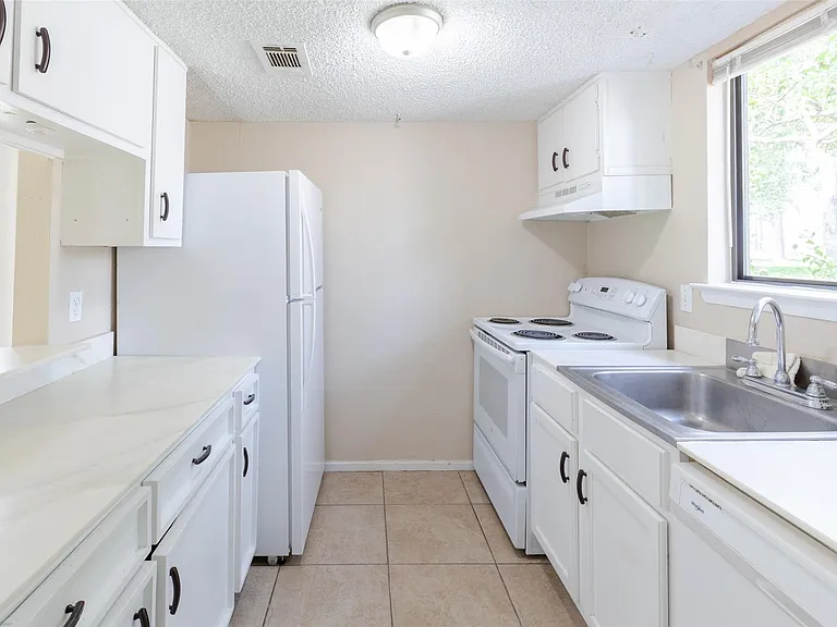 15919 Golf Club Dr #111 — Photo 6