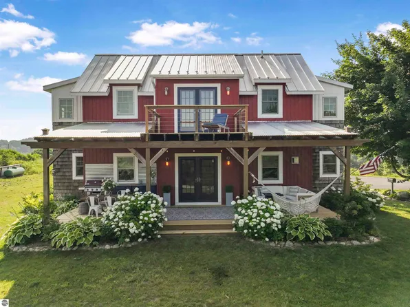 7025 S Bingham Valley Dr, Traverse City, MI 49684
