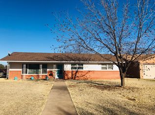 1418 Holliday St, Plainview, TX 79072