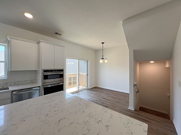 3rd image of 3979 Creek Hill Dr