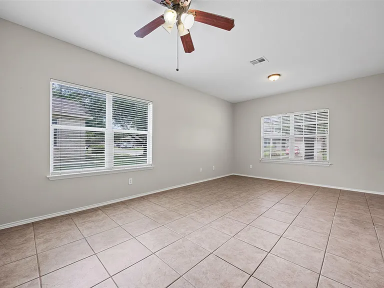 20521 Farm Pond Ln — Photo 4