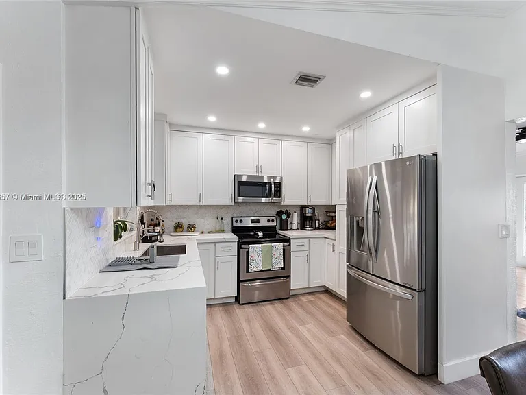 820 SW 17th Ave #1 — Photo 10