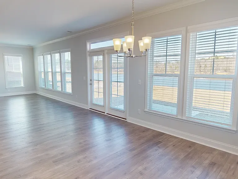 146 Champlain Dr — Photo 8