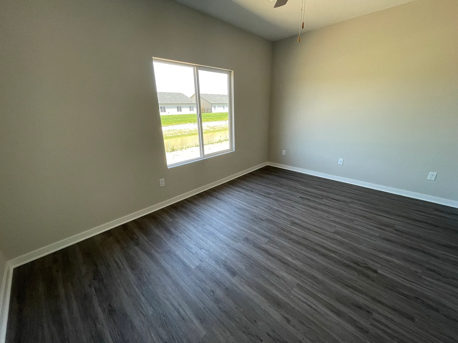 3 bed, 1110 sqft, $1,695 — Photo 3