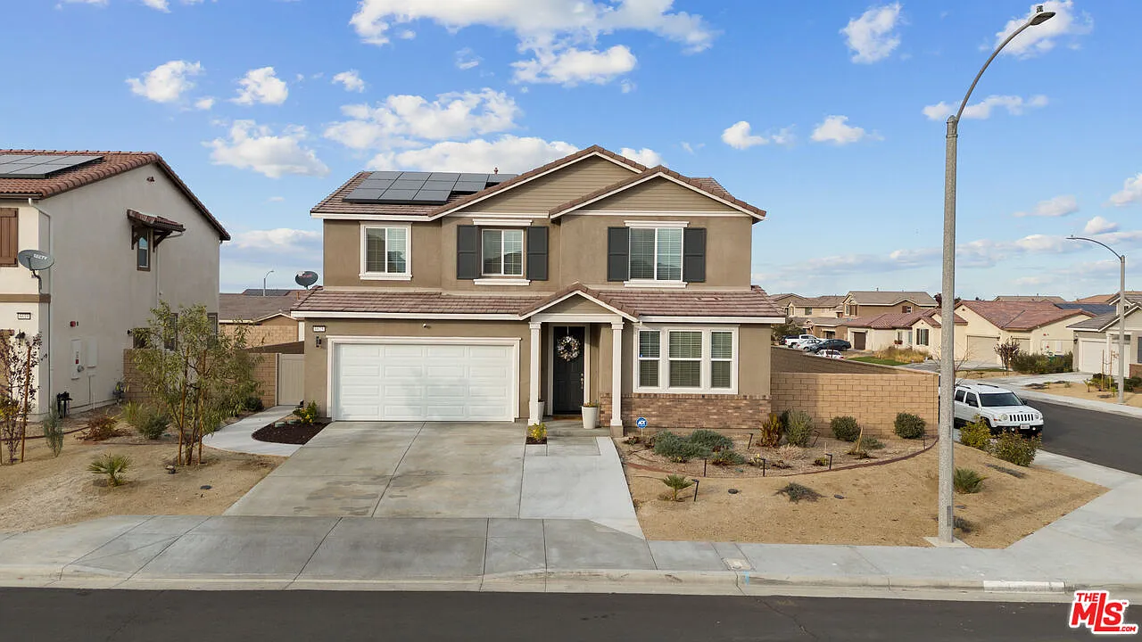5 bed, 3.5 bath, 3045 sqft, $4,100 — Photo 1