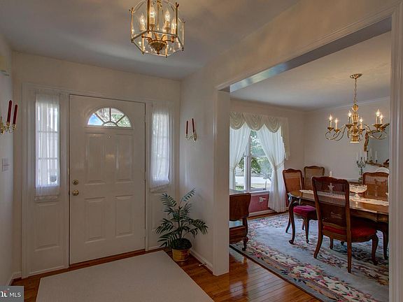 4th image of 2041 Harrogate Rd