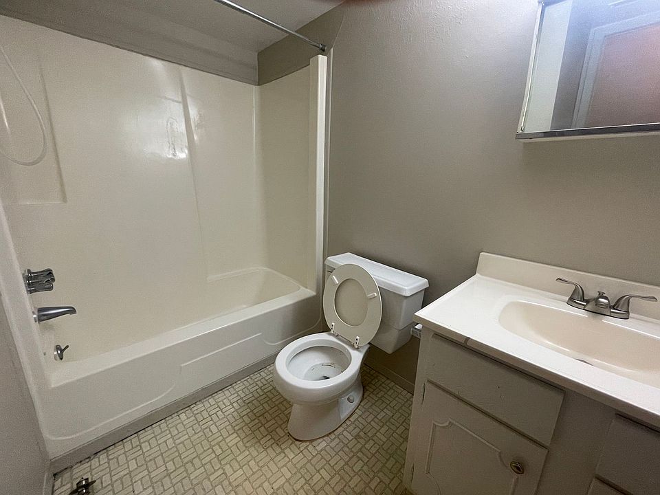 Hidden Village Square Apartments 2820 Eldora Dr Toledo OH Zillow