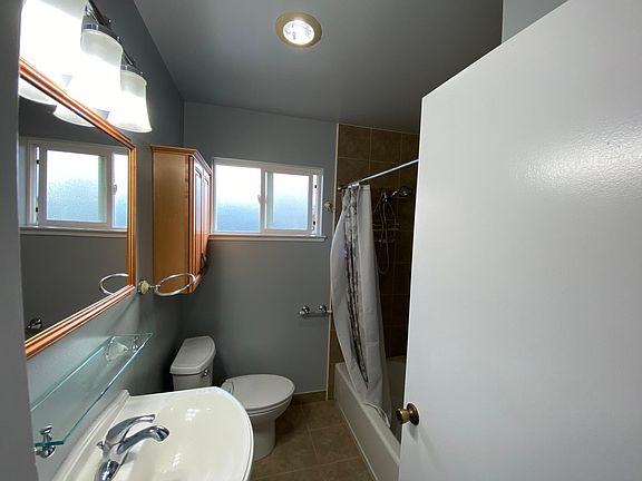 4th image of 1586 Parkview Ave APT 1